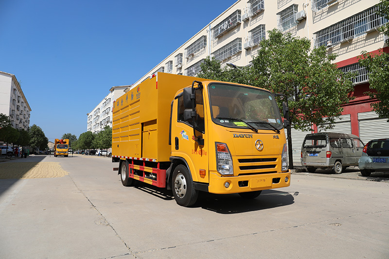 大運(yùn)園林物料粉碎車【藍(lán)牌】